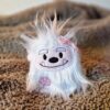 Doudou de poche "Yéti" rose